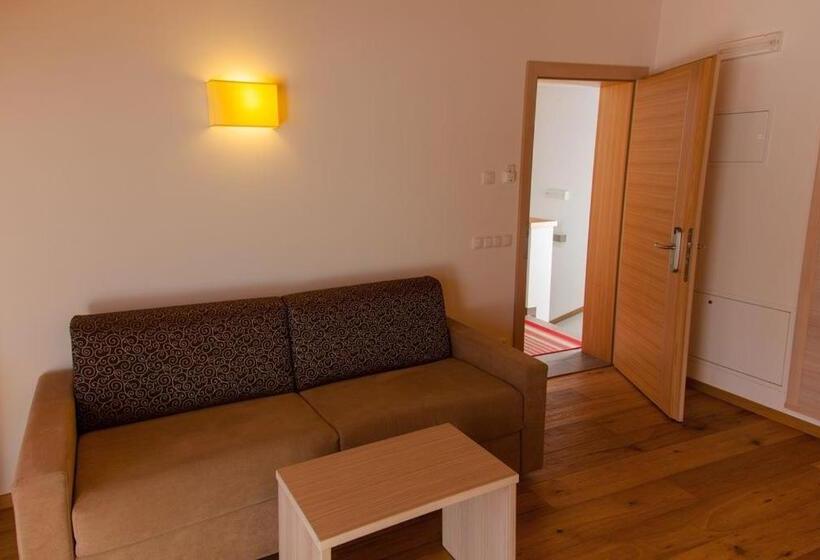 带2个卧室的高级公寓, Residence Armonia