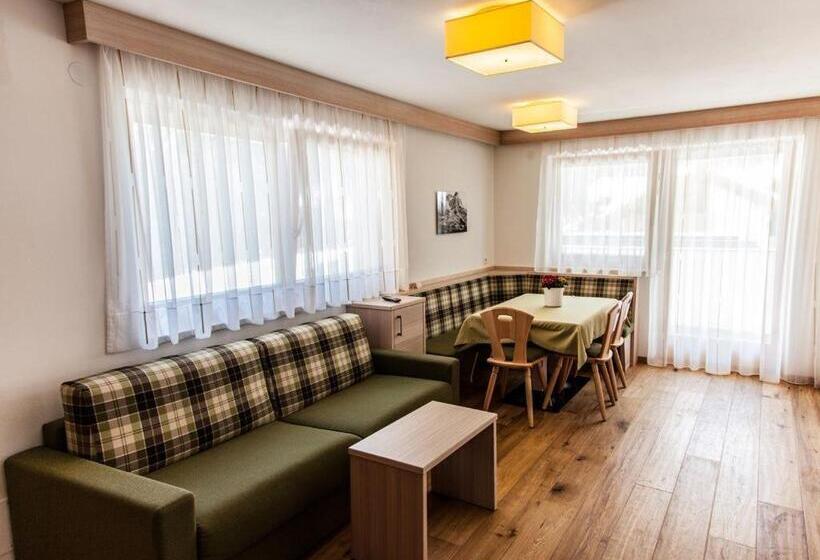 带2个卧室的高级公寓, Residence Armonia