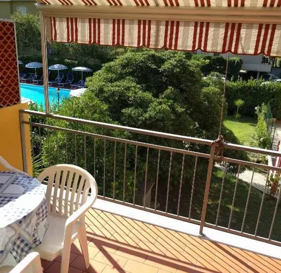 スタンダードスタジオ, Residence Le Rose