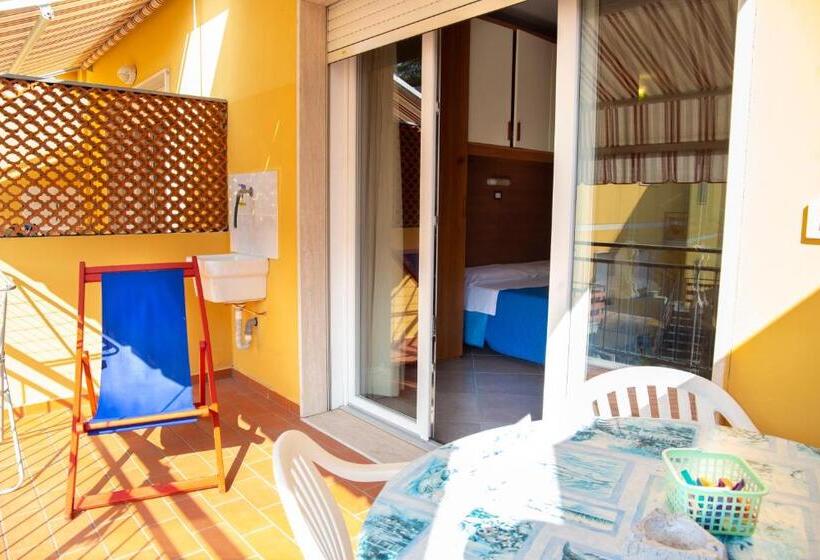 스탠다드 스튜디오, Residence Le Rose