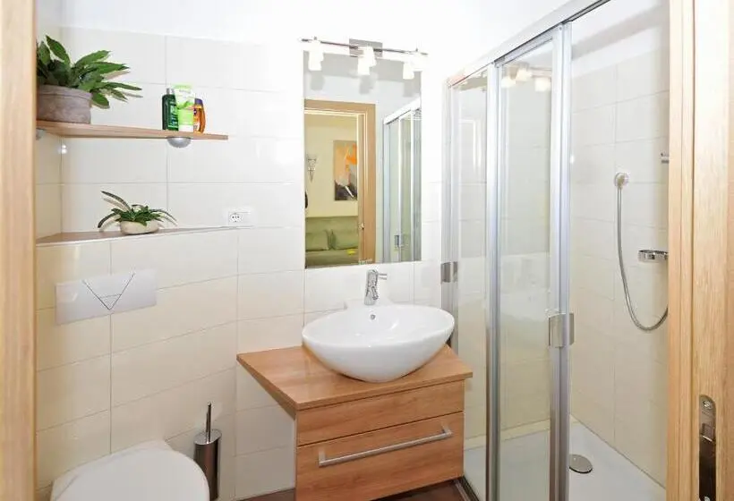 Huoneisto 1 Makuuhuone Parveke, Residence Mignon