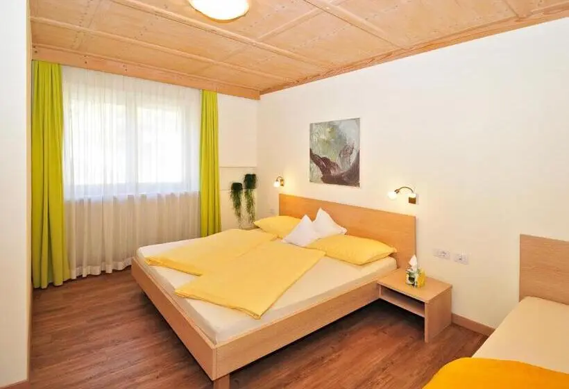 Huoneisto 1 Makuuhuone Puutarhanäkymä, Residence Mignon