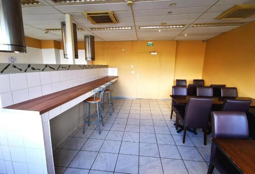 חדר סטודיו סטנדרד, Paris Par Trains, Area, Studios Avec Salle De Bain Et Kitchenette Privées, Ou, Chambres Avec Salles