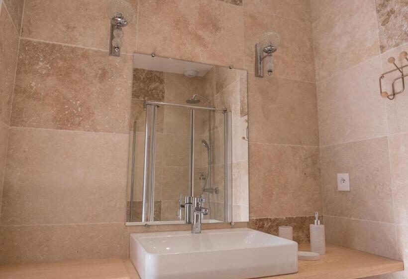 スタンダードルーム, La Cour Verte