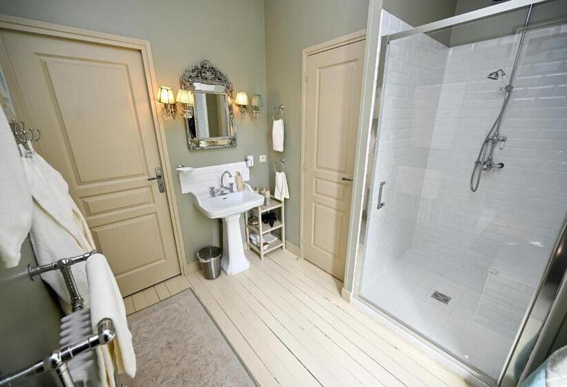 스위트, Château De La Chaix