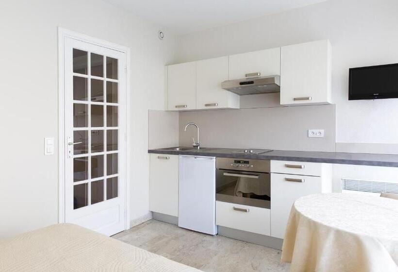 스탠다드 스튜디오, Résidence Châteauneuf