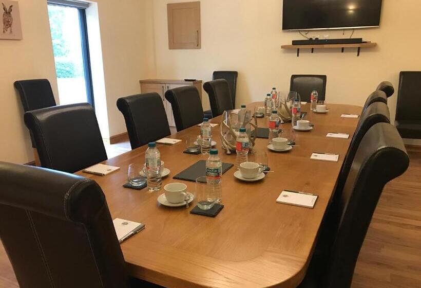 جناح عائلي, Weatherhead Farm