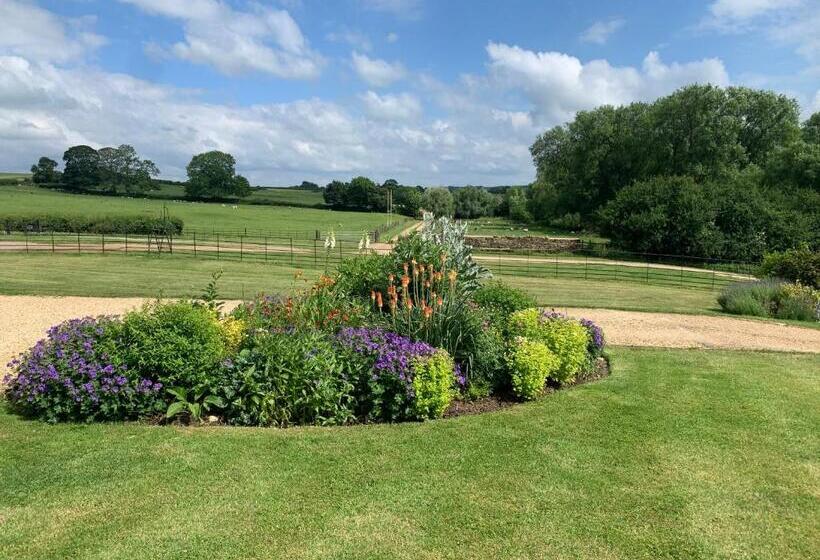 غرفة قياسية, Weatherhead Farm