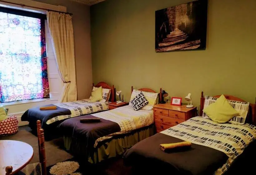 تختخواب در اتاق مشترک, Aabalree Guest House