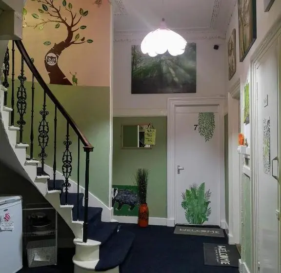 اتاق استاندارد چهارنفره با سرویس بهداشتی مشترک, Aabalree Guest House