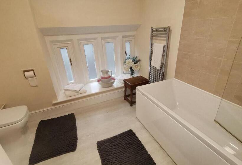 Номер Стандарт, The Cross Inn