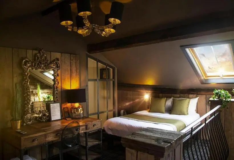 Deluxe Neljän Hengen Huone, Briggate