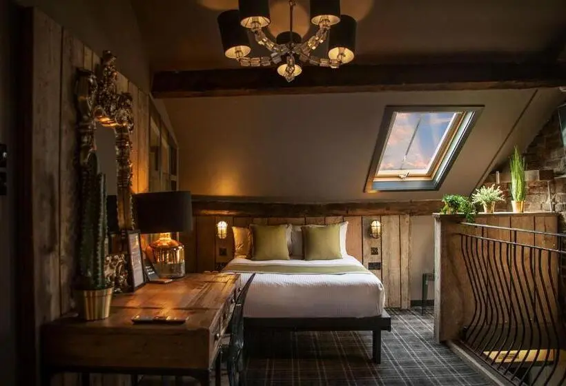 Deluxe Neljän Hengen Huone, Briggate