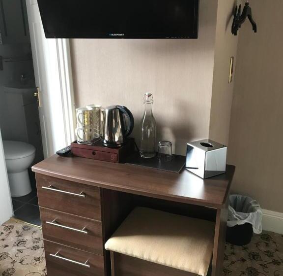 Camera Standard, Braehead Guest House