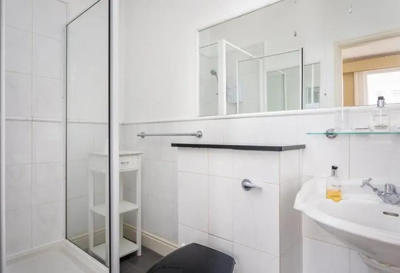 Standard Kolmen Hengen Huone, Crossways Guest House