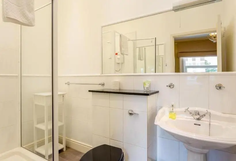 Standard Kolmen Hengen Huone, Crossways Guest House