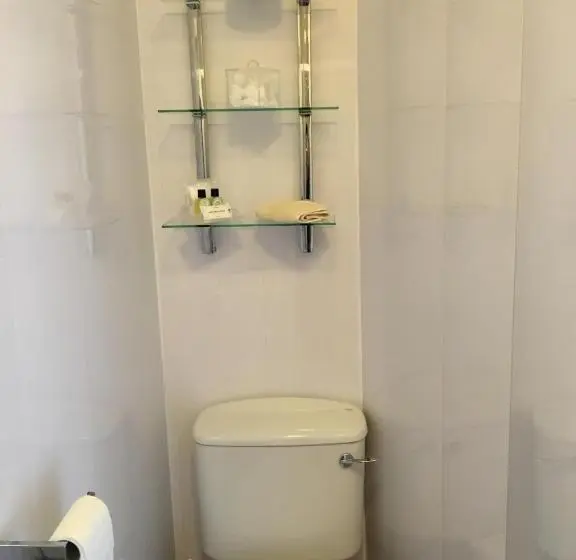 Standard Yhden Hengen Huone, Cubbon House