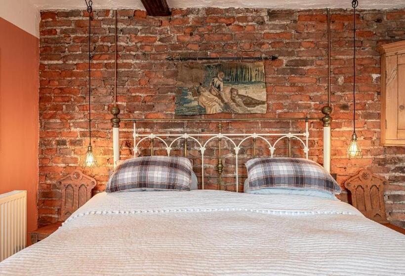 חדר סופריור, Moonfleet Boutique