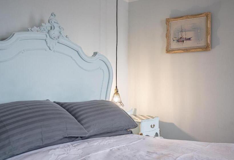 חדר סופריור, Moonfleet Boutique