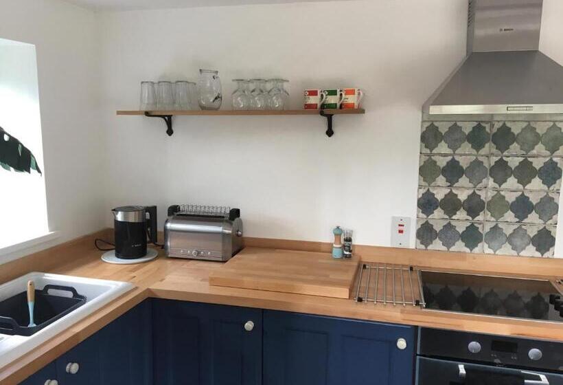 شقة غرفتين, Wartling Place Country House