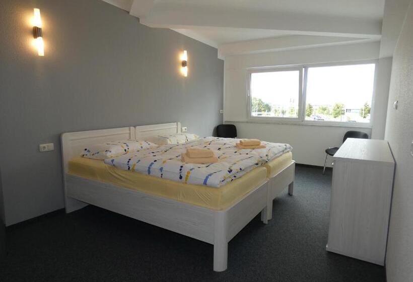 غرفة قياسية, Pension Take Off