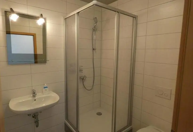 Habitació Estàndard, Pension Take Off