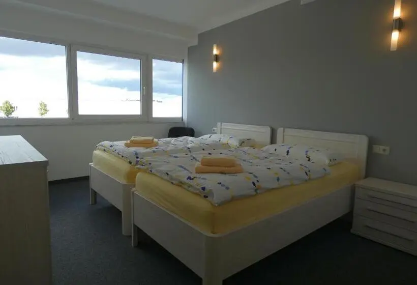 Habitació Estàndard, Pension Take Off