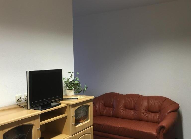 غرفة قياسية, Pension Take Off