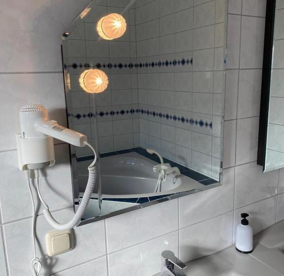 Семейный Номер, Pension No.9