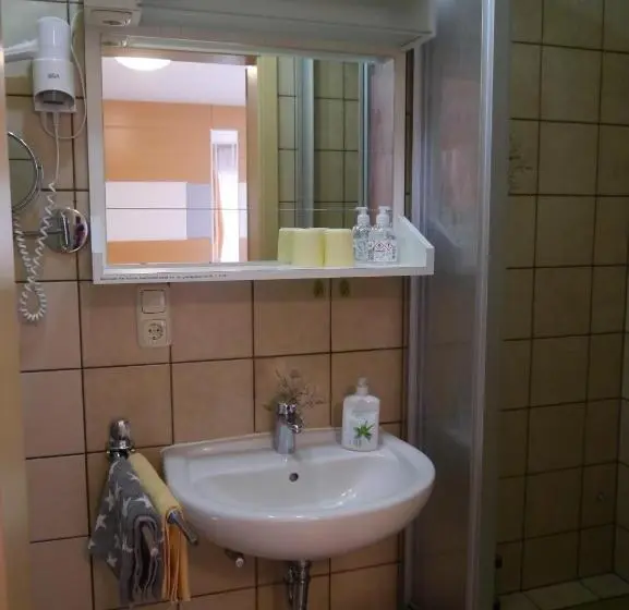 コンフォートルーム, Pension / Fw Gästehaus Stern