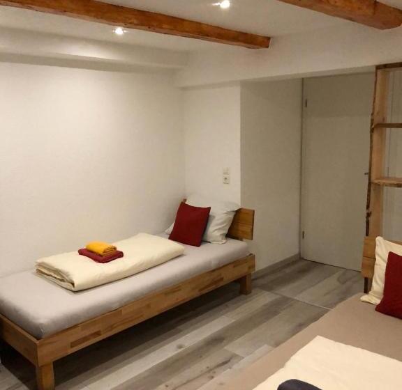 Quarto Familiar, Dionysos Traube