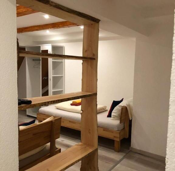 Quarto Familiar, Dionysos Traube