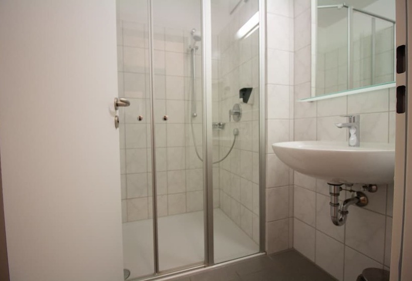 Quarto standard, Gästehaus St. Georg Weltenburger Klosterbetriebe Gmbh