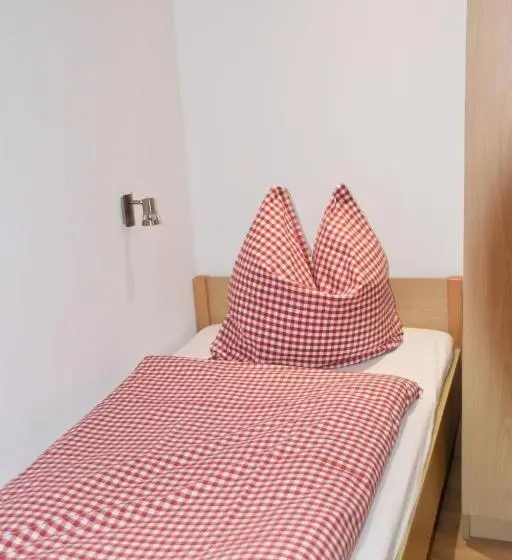 ベーシックトリプルルーム, Naturfreundehaus Veilbronn