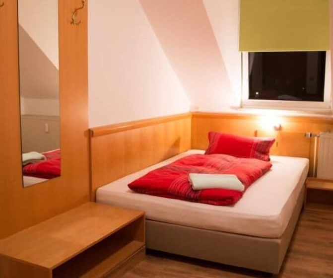 اتاق استاندارد سه نفره, Pension Sachsenallee