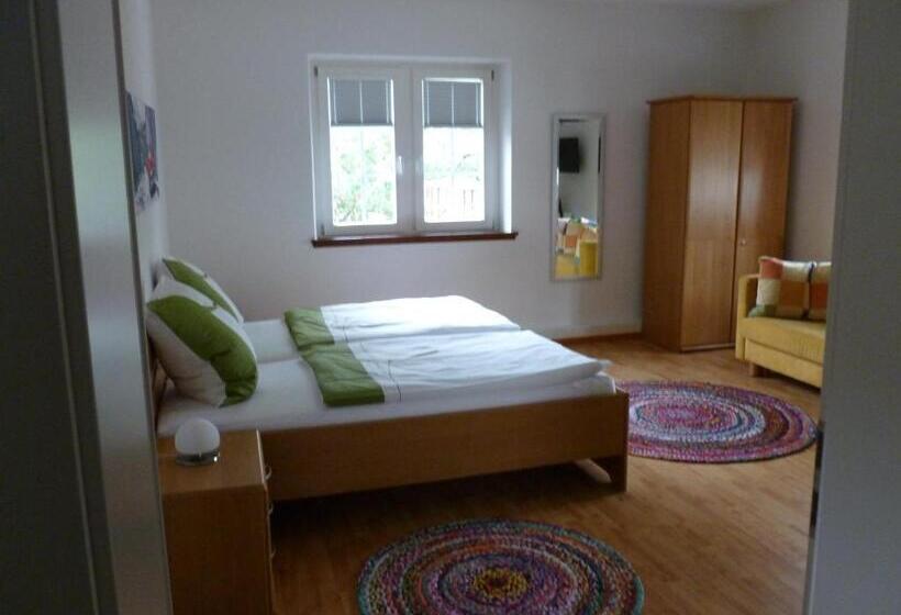 اتاق استاندارد, Altes Vogtshaus