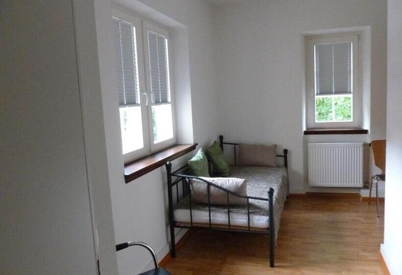 اتاق استاندارد سه نفره, Altes Vogtshaus