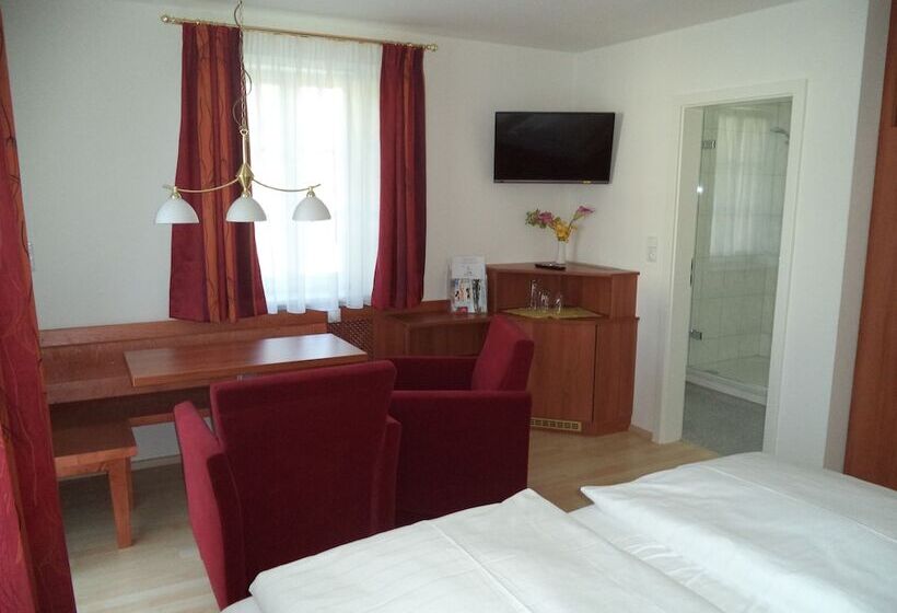 Camera Business, Haus Hildegunde