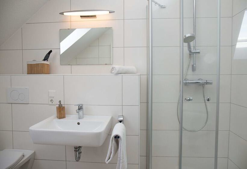 اتاق عادی, Wattlodge