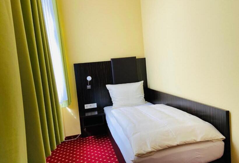 اتاق استاندارد سه نفره, Pension Katharinenschule