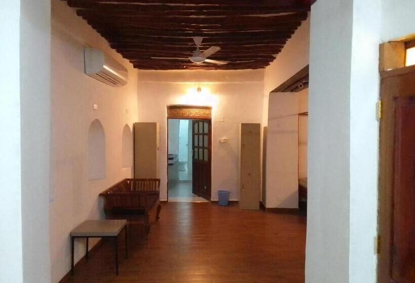 家庭间, Stone Town House