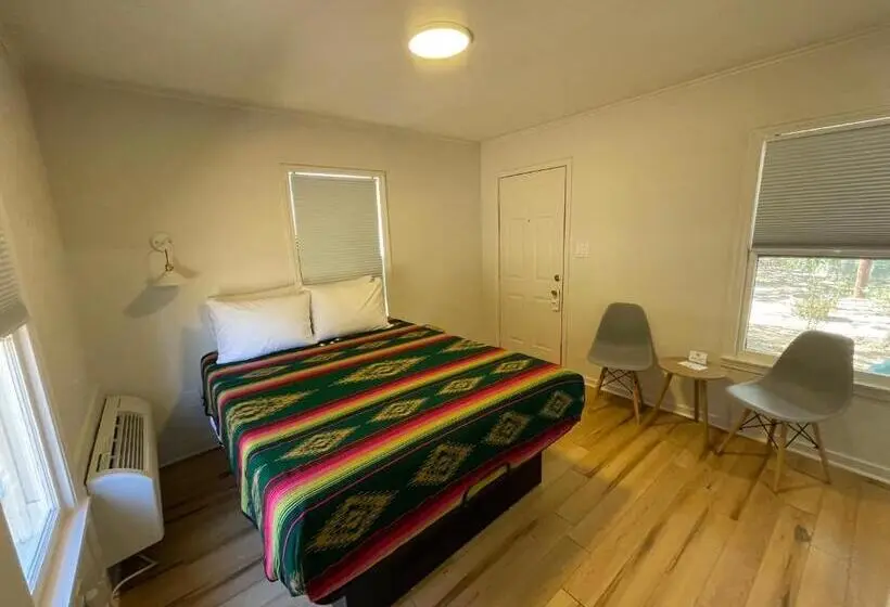 エコノミールーム, Frederick Motel