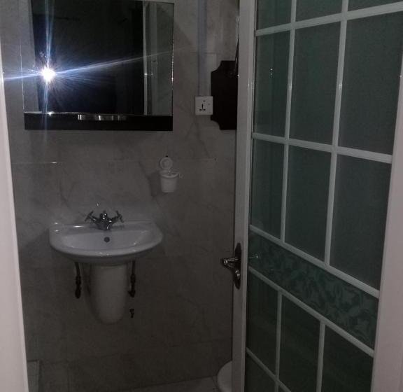 اتاق لوکس, 3a S Guest House