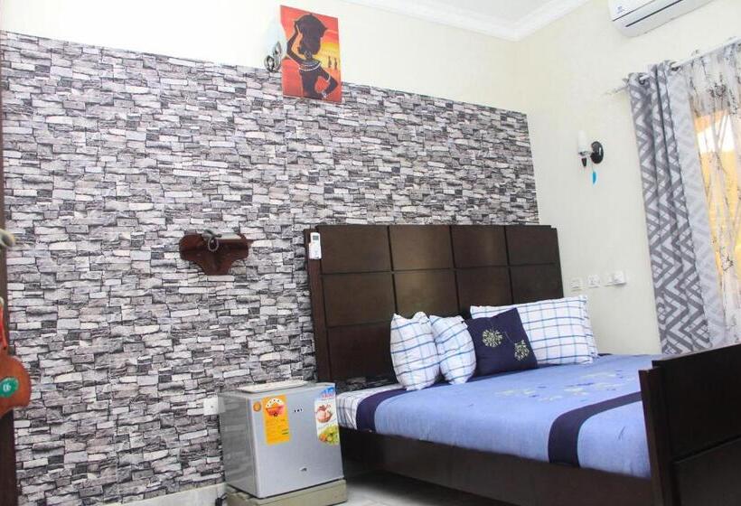 اتاق لوکس با تخت بزرگ, 3a S Guest House