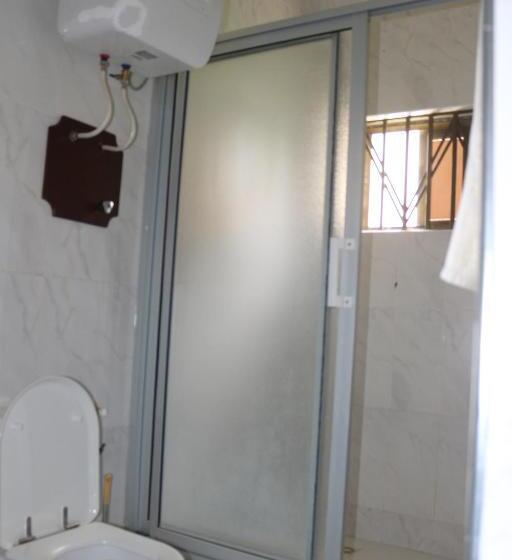 اتاق لوکس با تخت بزرگ, 3a S Guest House