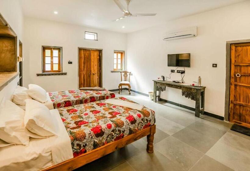 Quarto Superior, The Neem Tree