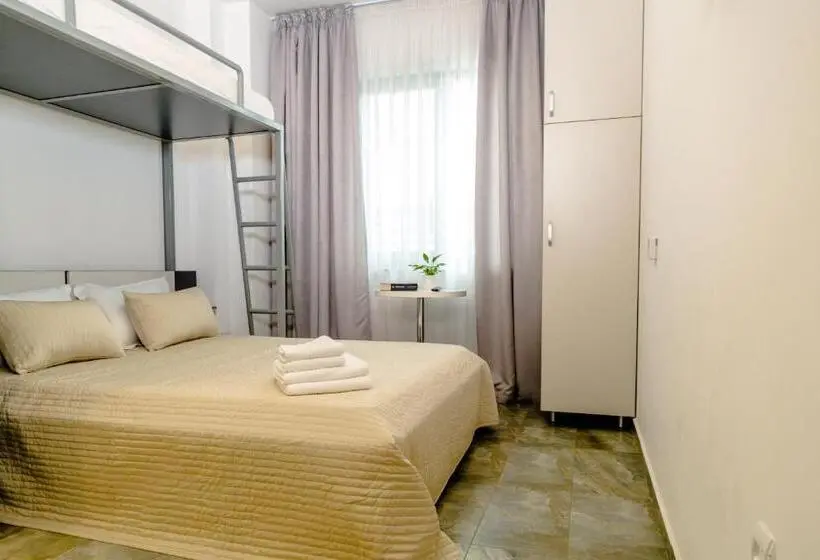 استودیوی استاندارد, Conceptht Regim Hotelier