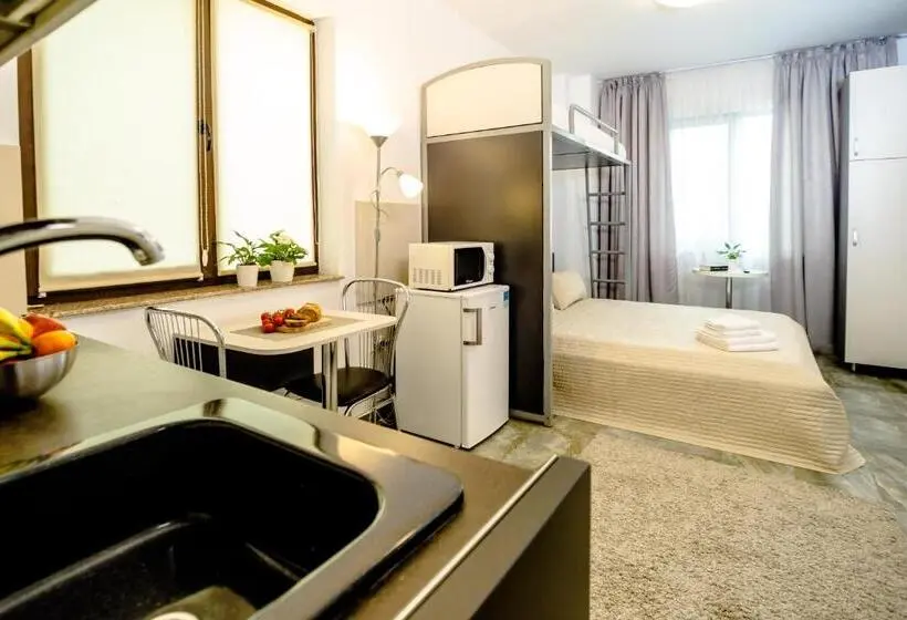 استودیوی استاندارد, Conceptht Regim Hotelier