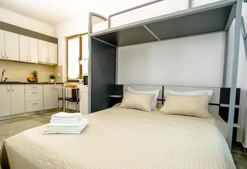 استودیوی استاندارد, Conceptht Regim Hotelier