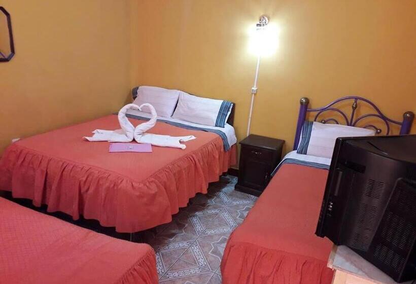스탠다드 4인용 룸 공용 욕실, Hostal La Roca Uyuni